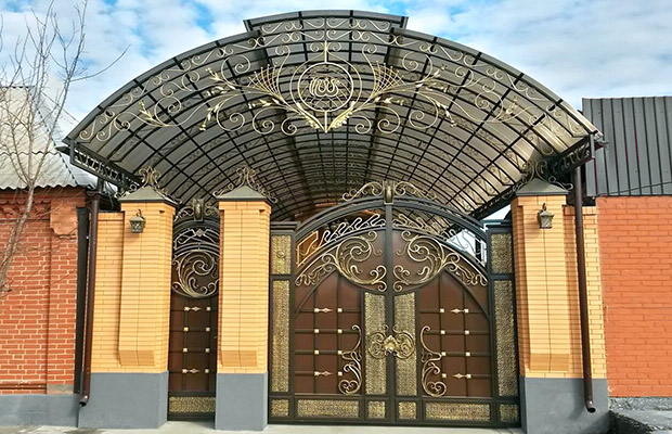 Купить или заказать ворота для дома с навесом - стильные и надежные решения для вашего участка в Березниках от 42016 руб | ВоротМастер-Брз